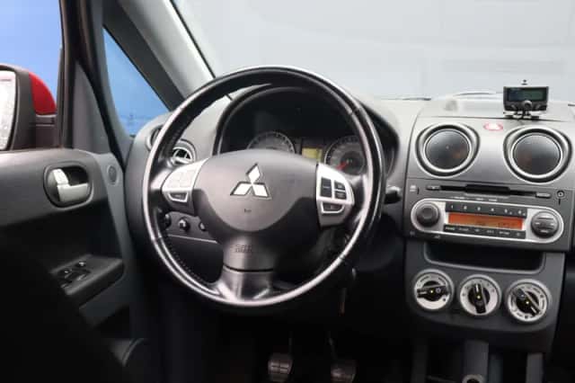 Mitsubishi Colt (2010) thumbnail 5