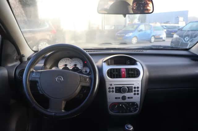Opel Corsa (2005) thumbnail 5