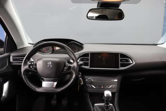 Peugeot 308 (2013) thumbnail 4