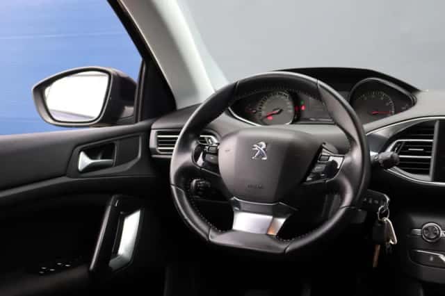 Peugeot 308 (2013) thumbnail 5