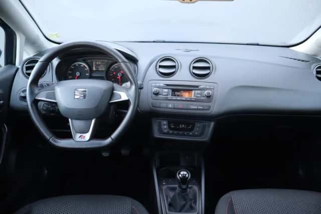 SEAT Ibiza (2016) thumbnail 4