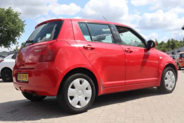 Suzuki Swift (2006) thumbnail 2