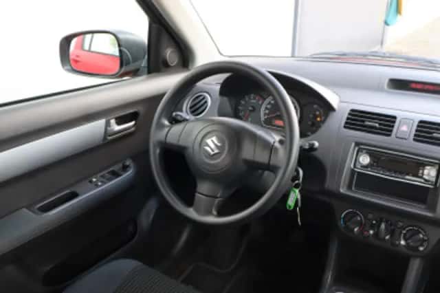 Suzuki Swift (2006) thumbnail 4