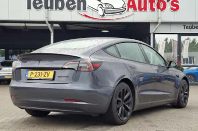 Tesla Model 3 (2021) thumbnail 2