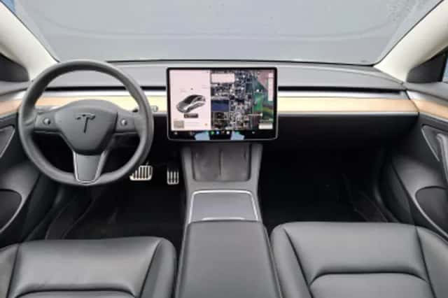 Tesla Model 3 (2021) thumbnail 3