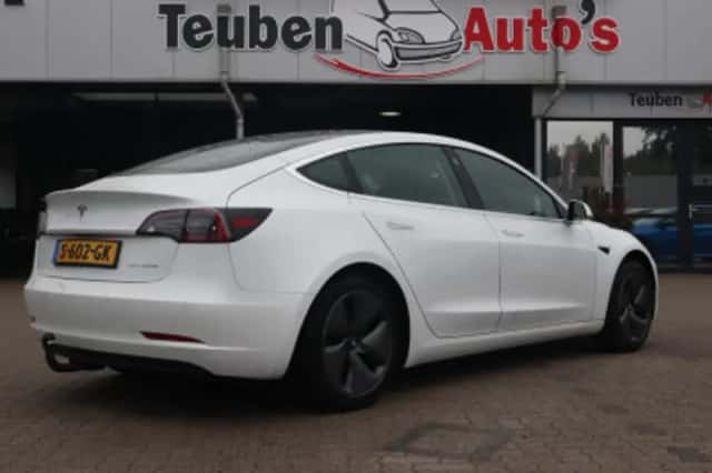 Tesla Model 3 (2020) thumbnail 2