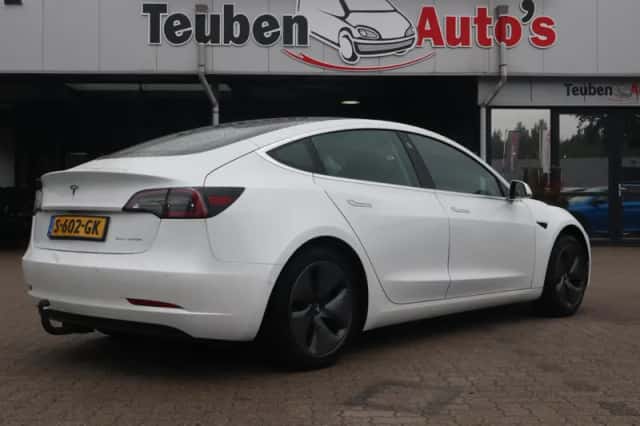 Tesla Model 3 (2020) thumbnail 2
