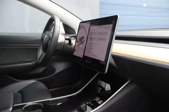 Tesla Model 3 (2019) thumbnail 6