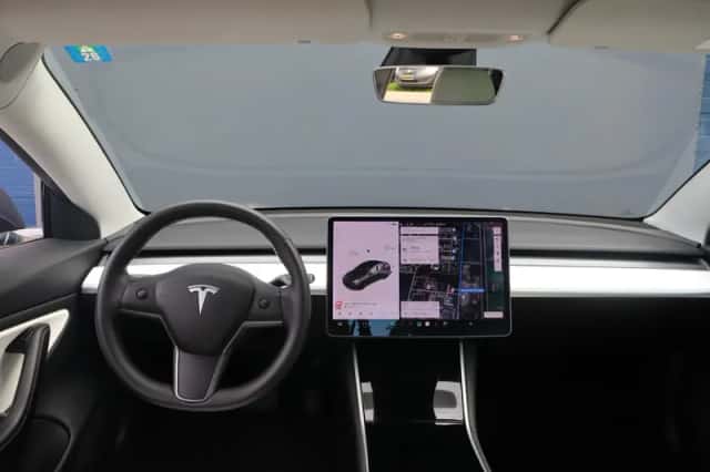 Tesla Model 3 (2019) thumbnail 3