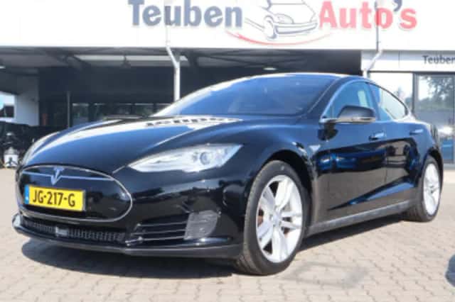 Tesla Model S (2016) thumbnail 1