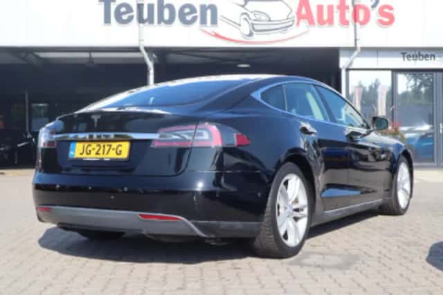 Tesla Model S (2016) thumbnail 2