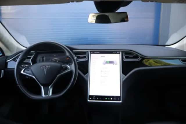 Tesla Model S (2016) thumbnail 5