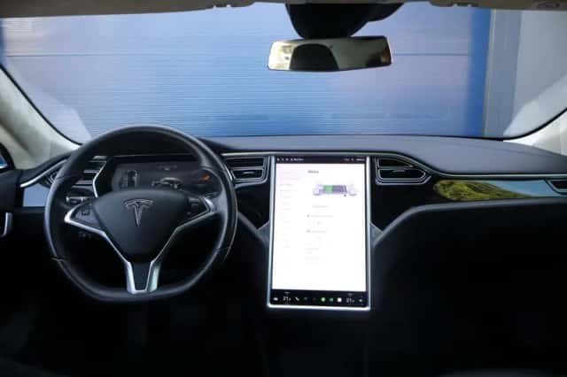 Tesla Model S (2016) thumbnail 5