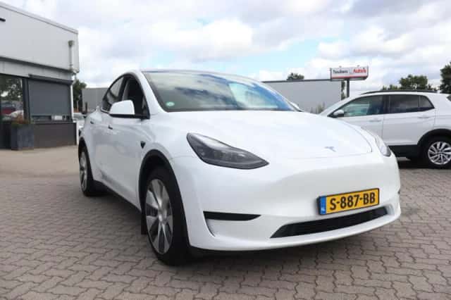 Tesla Model Y (2022) thumbnail 4