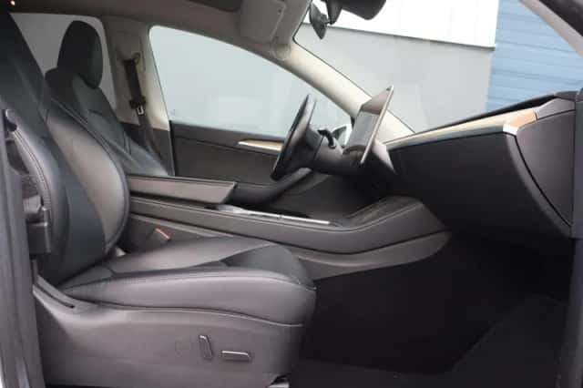 Tesla Model Y (2022) thumbnail 6