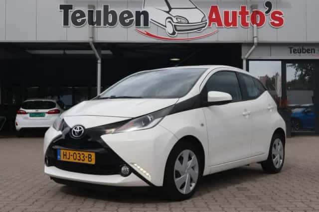Toyota Aygo (2015) thumbnail 1