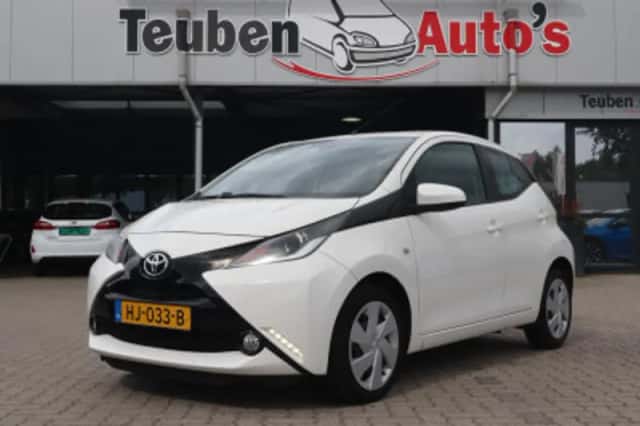 Toyota Aygo (2015) thumbnail 1