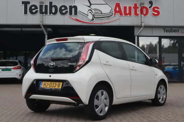 Toyota Aygo (2015) thumbnail 2