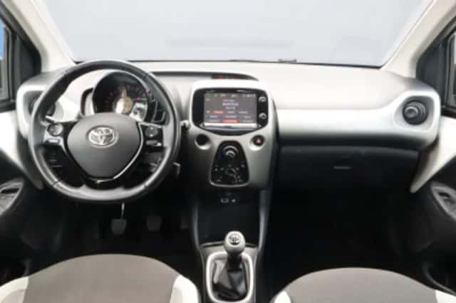 Toyota Aygo (2015) thumbnail 3