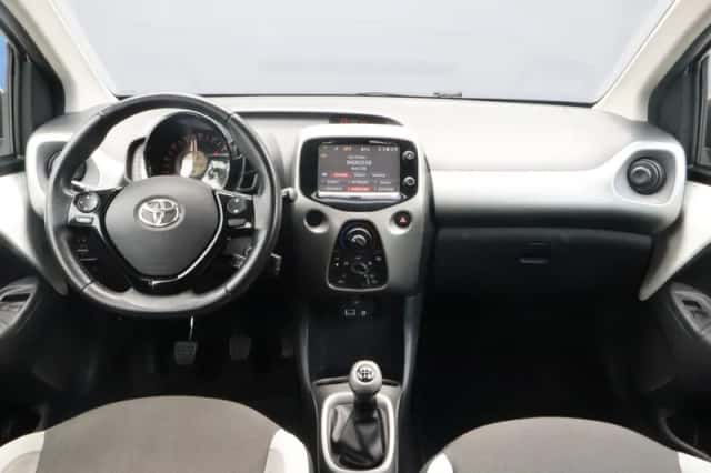 Toyota Aygo (2015) thumbnail 3