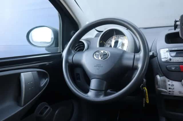 Toyota Aygo (2009) thumbnail 4