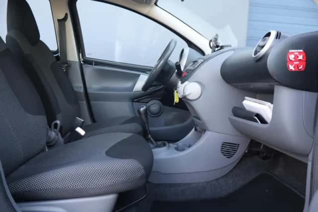 Toyota Aygo (2009) thumbnail 5