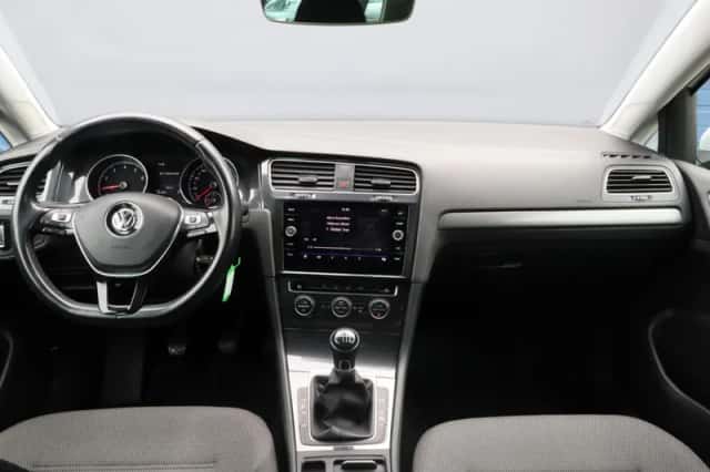 Volkswagen Golf (2019) thumbnail 3