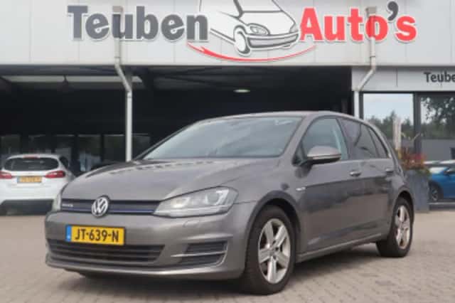Volkswagen Golf (2016) thumbnail 1