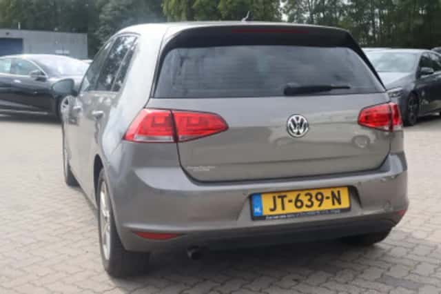 Volkswagen Golf (2016) thumbnail 3