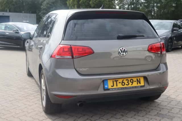 Volkswagen Golf (2016) thumbnail 3