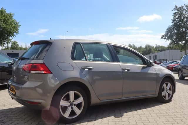 Volkswagen Golf (2013) thumbnail 2