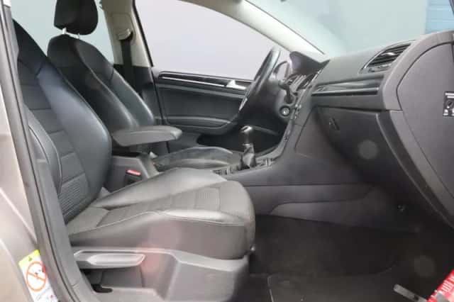 Volkswagen Golf (2013) thumbnail 3