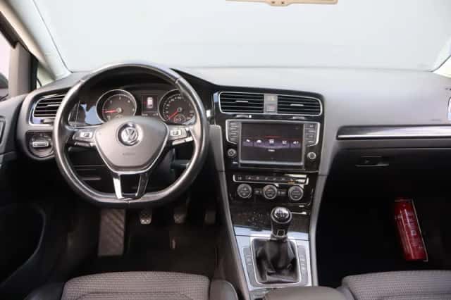 Volkswagen Golf (2013) thumbnail 4