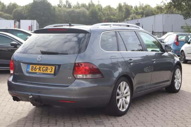 Volkswagen Golf (2009) thumbnail 2