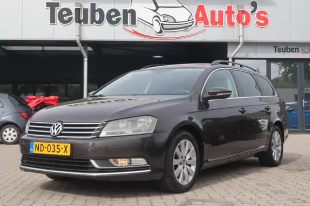 Volkswagen Passat (2011) thumbnail 1