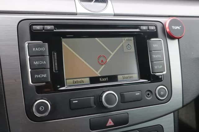 Volkswagen Passat (2011) thumbnail 4