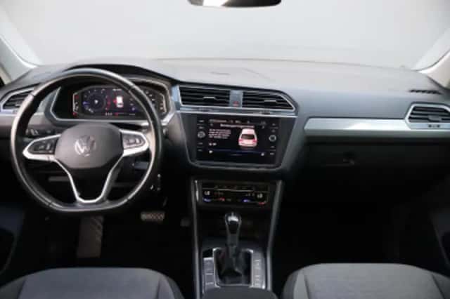 Volkswagen Tiguan (2021) thumbnail 3