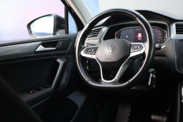Volkswagen Tiguan (2021) thumbnail 5