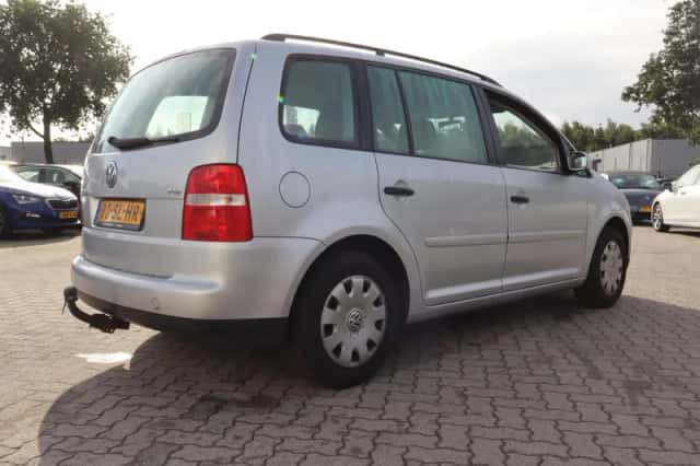 Volkswagen Touran (2006) thumbnail 2