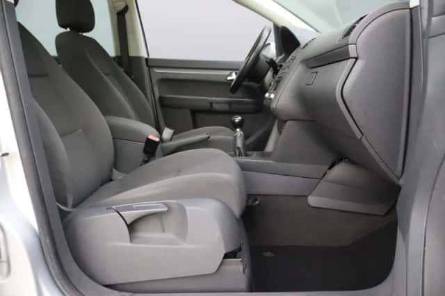 Volkswagen Touran (2006) thumbnail 3