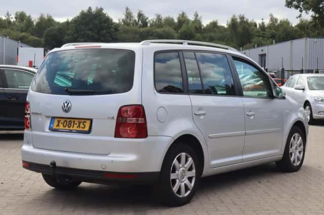 Volkswagen Touran (2007) thumbnail 2