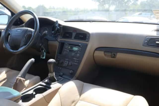 Volvo V70 (2002) thumbnail 3
