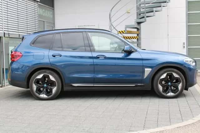 BMW iX3 (2021) thumbnail 3
