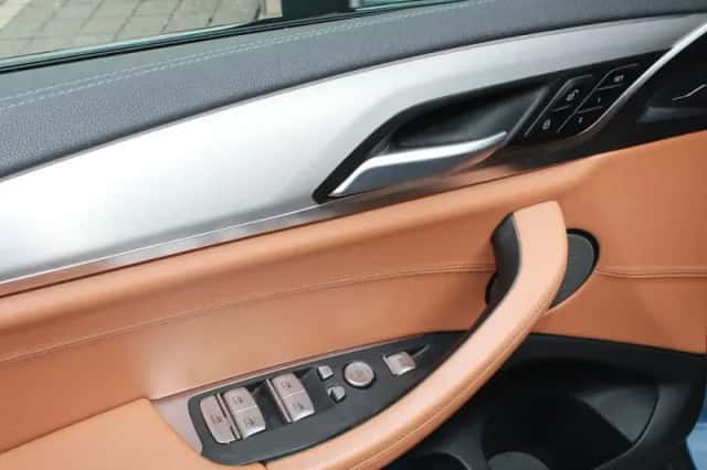 BMW iX3 (2021) thumbnail 6
