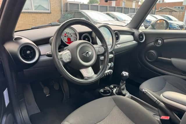 MINI Clubman (2010) thumbnail 2