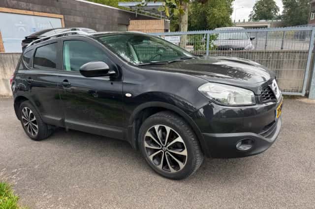 Nissan Qashqai (2011) thumbnail 3