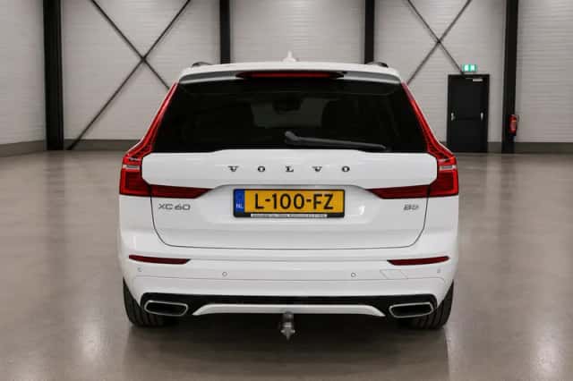 Volvo XC60 (2021) thumbnail 5
