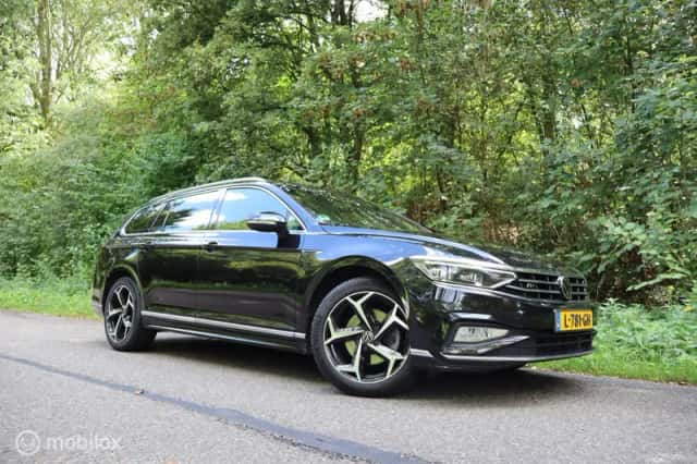 Volkswagen Passat (2021) thumbnail 1