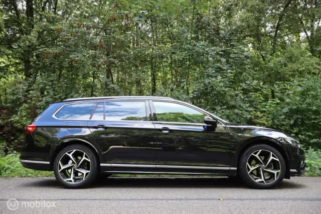 Volkswagen Passat (2021) thumbnail 2