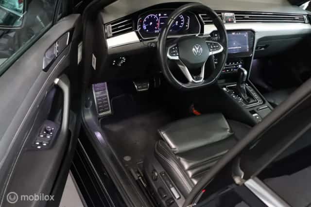 Volkswagen Passat (2021) thumbnail 3